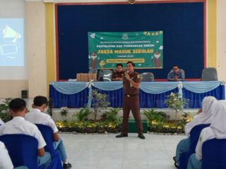 Jaksa Masuk Sekolah, Siswa SMKN 2 Kraksaan Dapat Penyuluhan Hukum Langsung dari Kejari Kabupaten Probolinggo