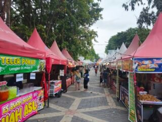 Berburu Takjil di Pintu Masuk Alun-Alun Kraksaan, Surganya Kuliner Buka Puasa