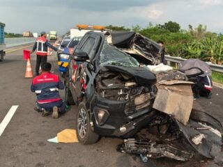 Tabrak Dump Truck di Tol Paspro, Mobil Anggota DPR RI Ringsek dan Dua Orang Tewas